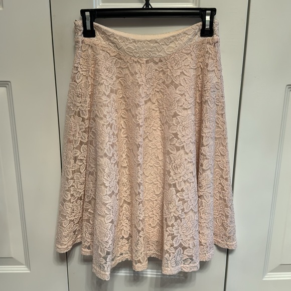 Blush pink lace skirt - Picture 4 of 8